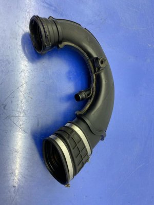 2016-2019 BMW 750i Engine Air Intake Resonator Duct Tube (Used OEM)
