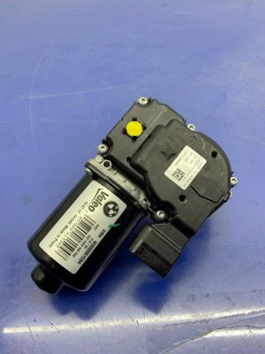 2018-2023 BMW M550i xDrive Windshield Wiper Motor and Transmission Assembly - Front (Used OEM)