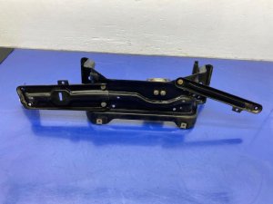 2013-2016 Mercedes-Benz GL550 Transmission Crossmember with Mount (Used OEM)