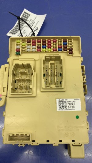 2023-2025 Hyundai Santa Cruz Cabin Fuse Junction Box Module (Used OEM)