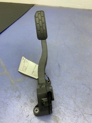 2017-2020 Jaguar F-Pace Accelerator Pedal Assembly (Used OEM)