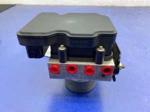 2021 Lincoln Navigator ABS Control Module and Pump Assembly with Adaptive Cruise Control (Used OEM)