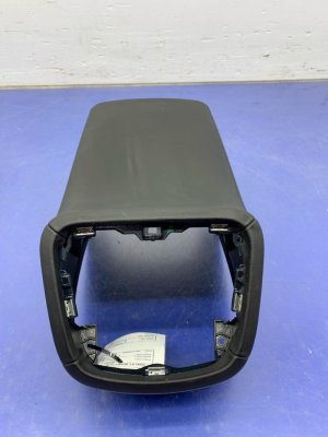 2017-2020 Maserati Levante Black Center Console End Trim Cover Shroud - Rear (Used OEM)