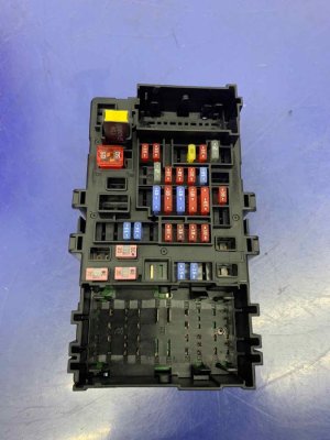 2017-2020 Chevrolet Tahoe Cabin Junction Fuse Relay Box - Front (Used OEM)
