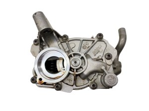  BMW 7 series Engine Oil Pump with Sprocket Gear Assembly (Used OEM)