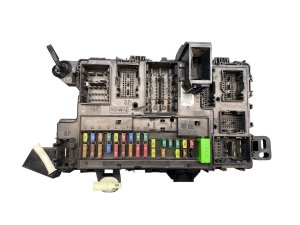 2017-2019 Ford F-550 Super Duty Cabin Relay Fuse Box Control Module (Used OEM)