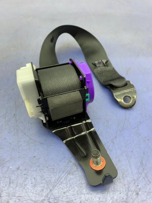 2017-2020 Kia Cadenza Black Center Seat Belt Assembly - Rear, Right (Passenger) (Used OEM)