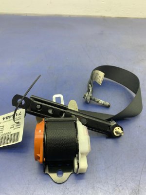 2011-2013 INFINITI QX56 Center Seat Belt Assembly - Rear (Used OEM)