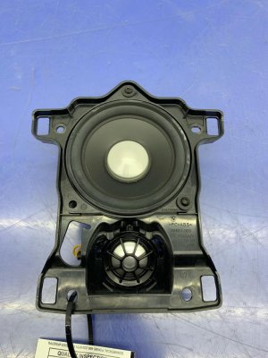 2016-2022 BMW 740i Center Dash Audio Speaker with Housing Assembly (Used OEM)
