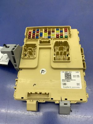 2020-2022 Hyundai Palisade Instrument Panel Fuse and Relay Box - Front (Used OEM)