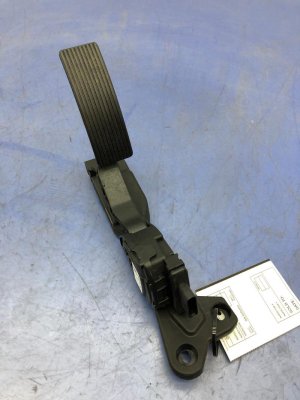 2012-2015 Mercedes-Benz ML350 Accelerator Pedal Assembly (Used OEM)