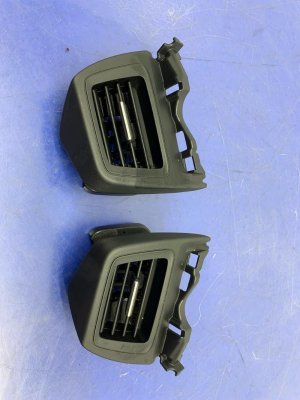 2021-2024 Honda Odyssey Outer Air Vent Grille Set - Front (Used OEM)