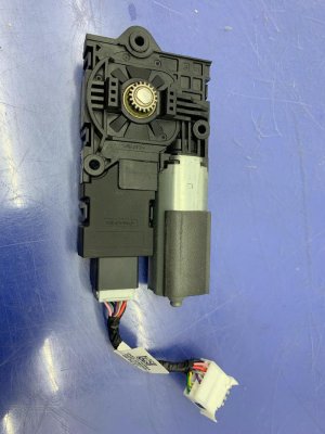2020-2025 Kia Telluride Sunroof Glass Motor - Front (Used OEM)