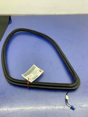 2013-2016 Mercedes-Benz GL550 Quarter Window Glass Seal Weatherstrip (Used OEM)