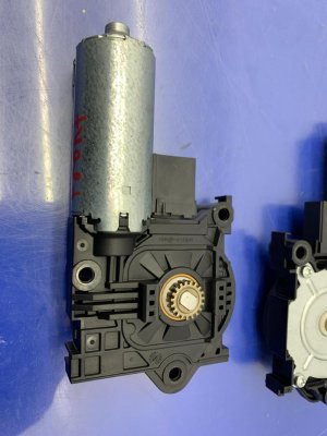 2017-2024 Audi Q7 Panoramic Sunroof Power Motor Set (Used OEM)