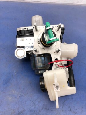 2020-2024 Lincoln Aviator ABS Control Module Master Cylinder and Booster Assembly (Used OEM)
