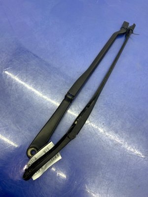 2017-2023 BMW 528i xDrive Windshield Wiper Arm Set - Front (Used OEM)