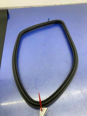 2013-2016 Mercedes-Benz GL550 Quarter Window Glass Seal Weatherstrip (Used OEM)