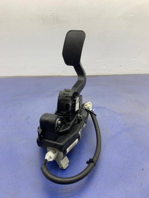 2018-2021 Lincoln Navigator Adjustable Accelerator Pedal Assembly (Used OEM)