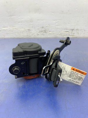 2011-2013 INFINITI QX56 Black 3rd Row Center Seat Belt Assembly - Rear, Right (Passenger) (Used OEM)