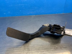 2016-2018 GMC Yukon XL Accelerator Pedal Assembly with Sensor (Used OEM)