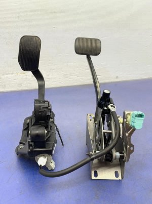 2018-2021 Lincoln Navigator Power Adjustable Accelerator and Brake Pedal Assembly (Used OEM)