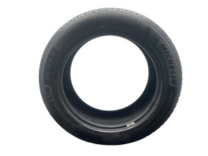 2017-2025 Chrysler Pacifica 235/55R19 Tire (Used OEM)