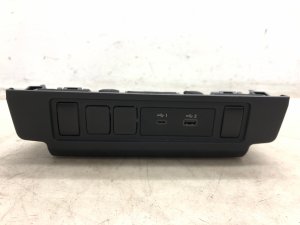 2021-2024 Nissan Kicks Center Console USB and USB-C Charging Port Hub - Front (Used OEM)
