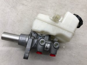 2020-2025 Ford Escape Vacuum Booster Brake Master Cylinder (Used OEM)