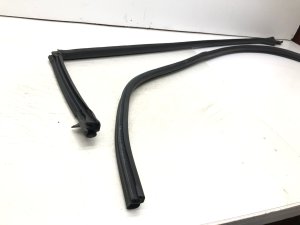 2011-2016 Ferrari FF Front Door Body Weatherstrip Seal Set (Used OEM)