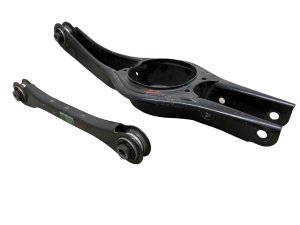 2024-2025 Kia Seltos Lower Spring Seat and Lateral Link Control Arm Set - Rear, Right (Passenger) (Used OEM)