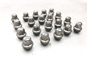 2015-2024 Lincoln Navigator Chrome 20-Piece Chrome Wheel Lug Nut Set (Used OEM)