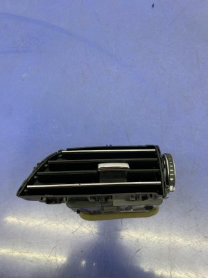 2018-2024 Lincoln Navigator Outer Dashboard A/C Vent - Front (Used OEM)