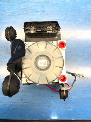 2018-2019 Volvo XC60 ABS Pump and Control Module Assembly (Used OEM)
