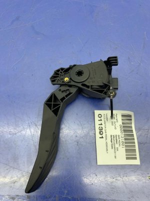 2022-2024 Mitsubishi Outlander Accelerator Pedal Assembly (Used OEM)