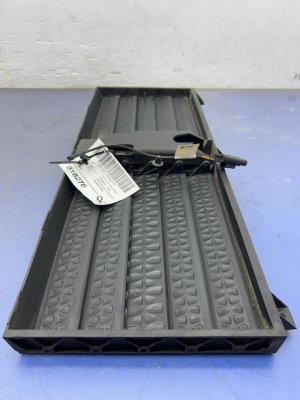 2017-2020 Maserati Levante Radiator Air Cooling Shutter Vent - Front (Used OEM)