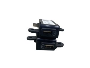 2020-2024 Kia Telluride Rear Seat USB Charging Port Set - Front (Used OEM)