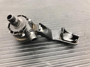 2015-2018 BMW X5 Mechanical Engine Water Pump (Used OEM)