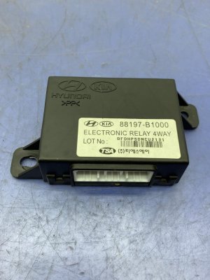 2017-2020 Genesis G80 Seat Relay Control Module - Front (Used OEM)