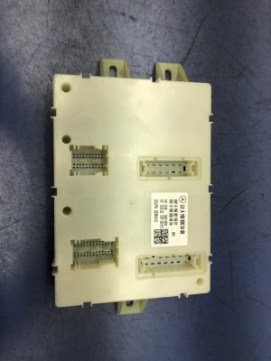 2013-2016 Mercedes-Benz GL550 Rear Signal Acquisition and Actuation Module (Used OEM)