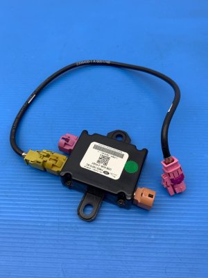 2017-2020 Jaguar F-Pace Auxiliary Jack 2-Port Hub Control Module (Used OEM)