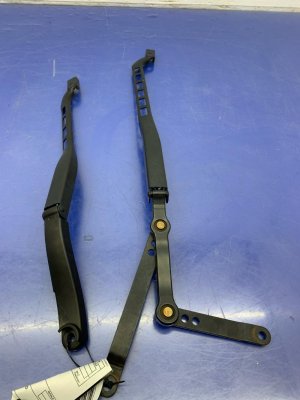 2012-2015 Mercedes-Benz ML350 Windshield Wiper Arm Set - Front (Used OEM)