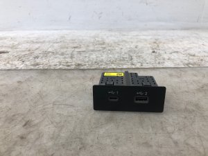2021-2024 Nissan Kicks Audio USB and Type C Auxiliary Jack Port Module (Used OEM)