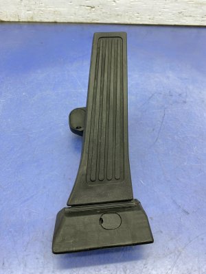 2020-2021 Kia Telluride Accelerator Pedal Assembly with Travel Distance Sensor (Used OEM)