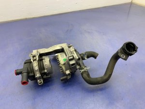 2021-2023 Volvo XC40 Radiator Water Coolant Pump with Bracket - Front (Used OEM)