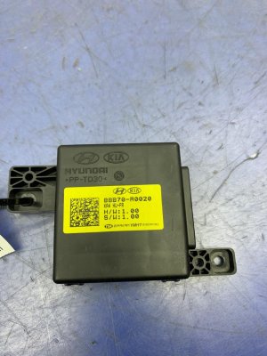 2022-2024 Kia Carnival Seat Heater Control Module - Front (Used OEM)