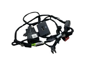 2018-2023 Lincoln Navigator Center Console Dual USB Port Hub with Wire Harness - Rear (Used OEM)