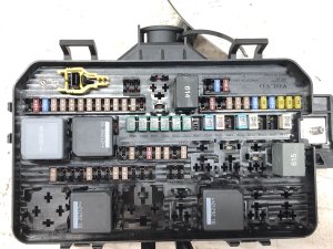 2021-2024 Volvo XC40 Engine Bay Fuse Relay Power Distribution Box - Front (Used OEM)