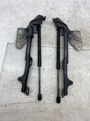2023-2025 Jeep Wagoneer L Hood Hinge Set - Front, Right (Passenger) (Used OEM)