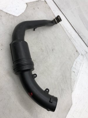 2018-2021 Lincoln Navigator Engine Air Intake Resonator Tube Hose (Used OEM)